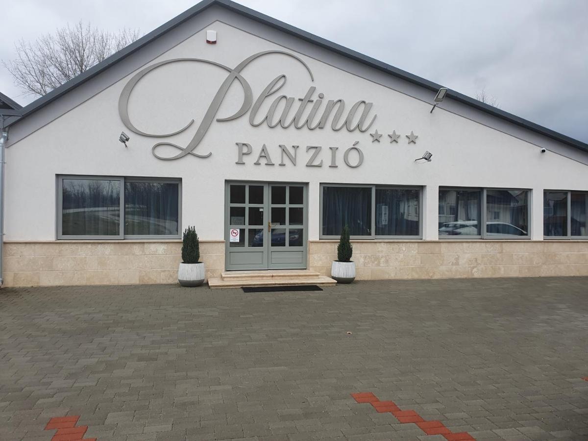 לינה וארוחת בוקר Újhartyán Platina Panzio*** מראה חיצוני תמונה