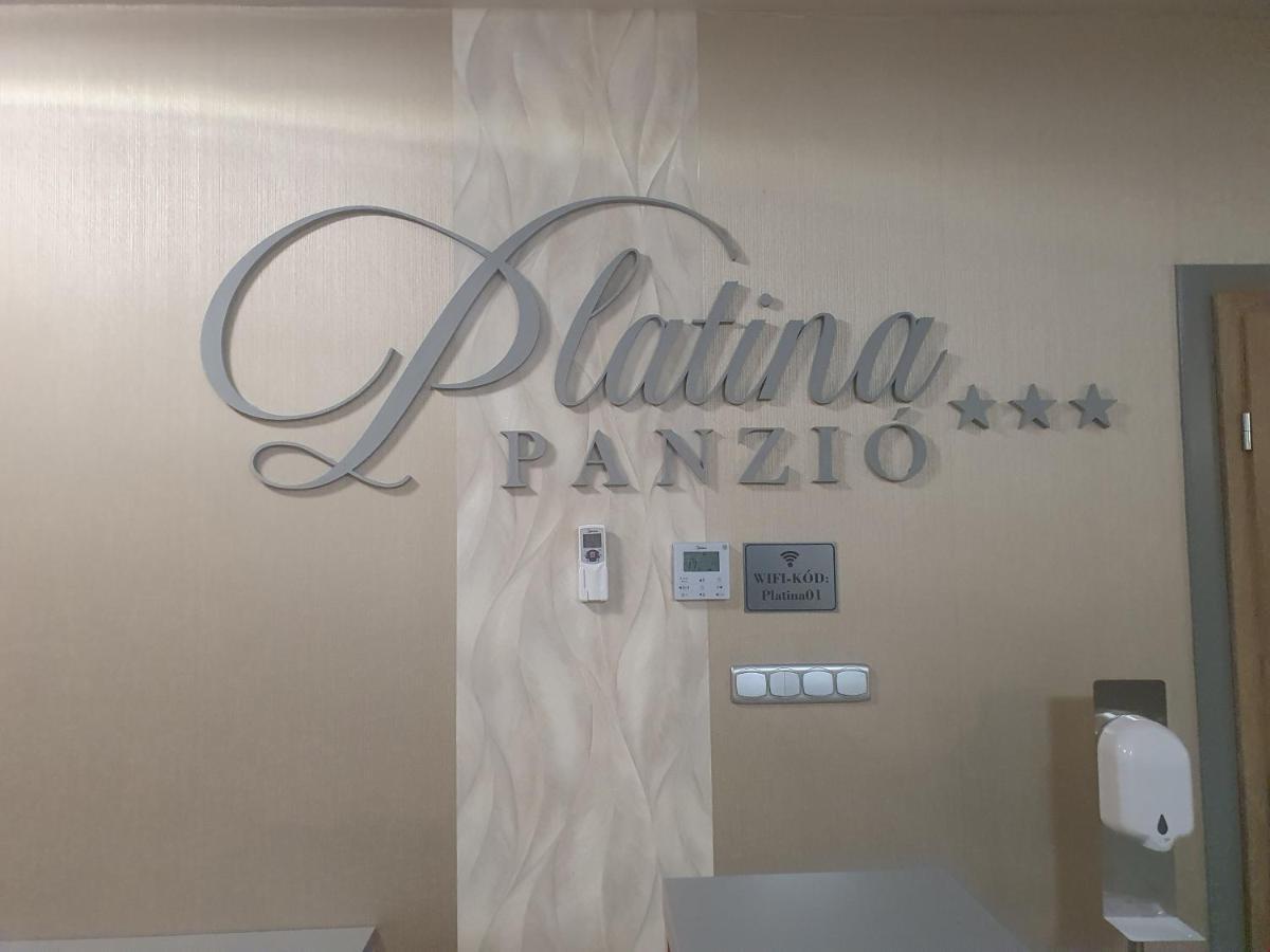 לינה וארוחת בוקר Újhartyán Platina Panzio*** מראה חיצוני תמונה