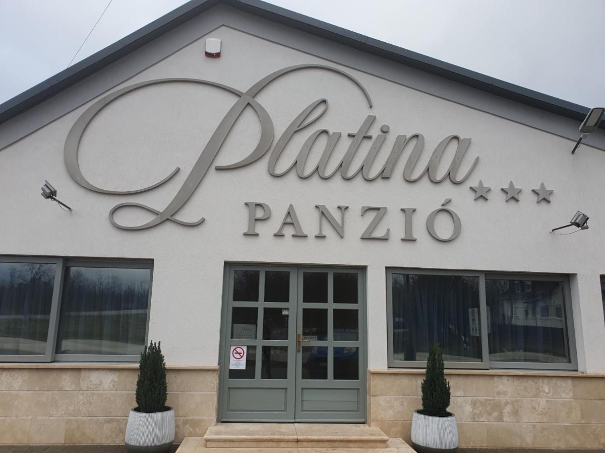 לינה וארוחת בוקר Újhartyán Platina Panzio*** מראה חיצוני תמונה