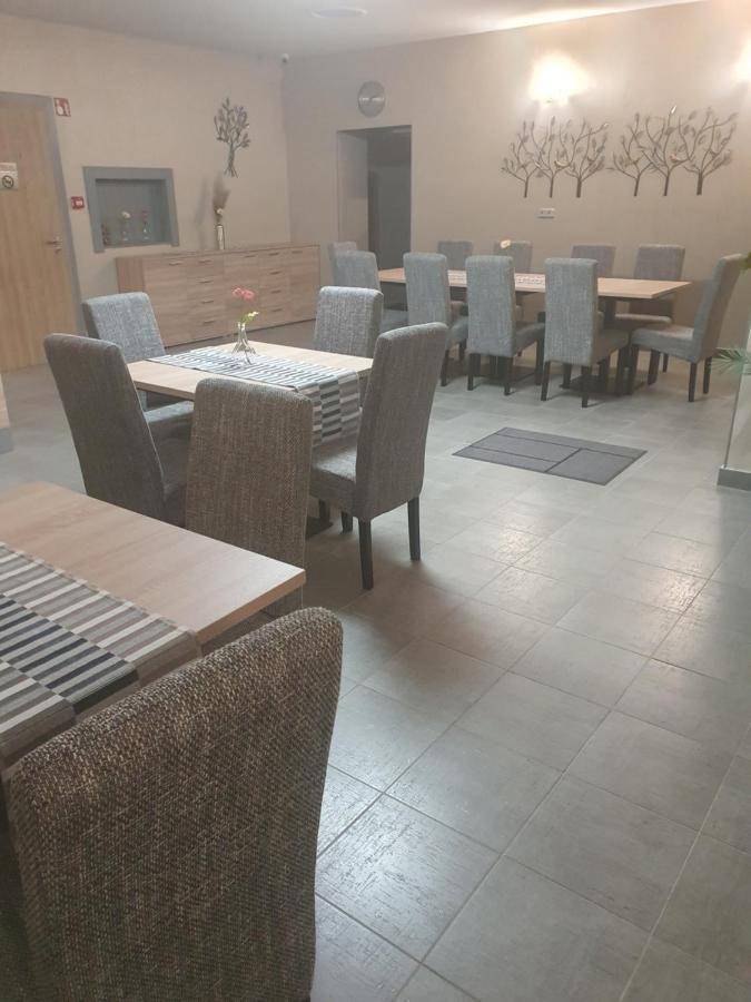 לינה וארוחת בוקר Újhartyán Platina Panzio*** מראה חיצוני תמונה